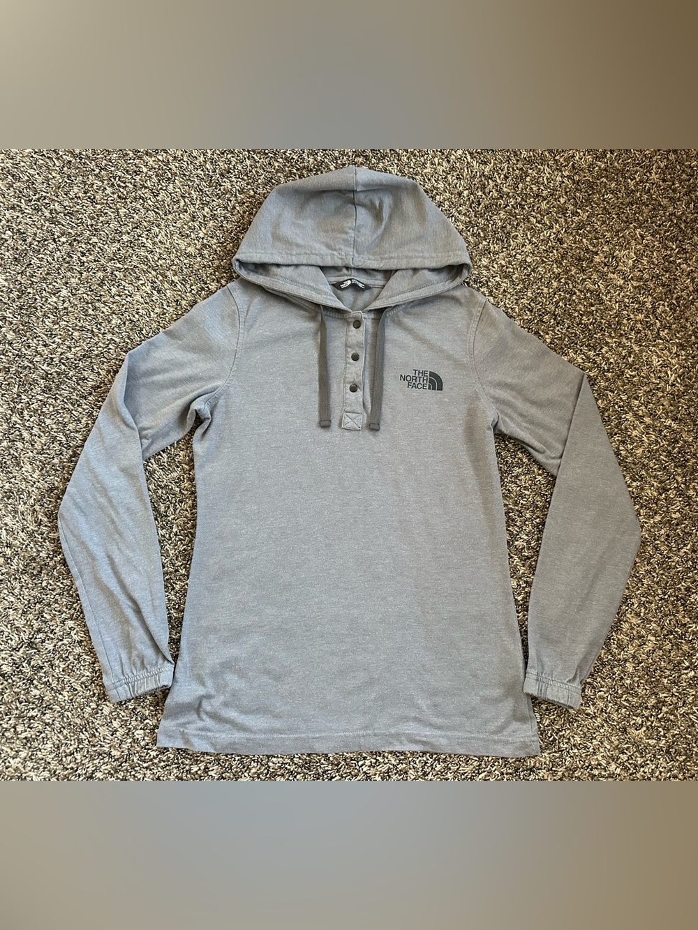 Women’s The North Face Tri-Blend Henley Hoodie (gray) size medium